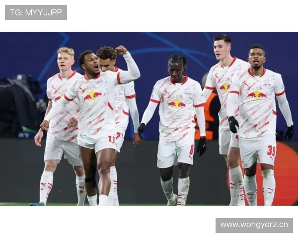 拜仁防守体系漏洞频出,对关键阶段表现构成挑战 拜仁防守体系漏洞频出,对关键阶段表现构成挑战