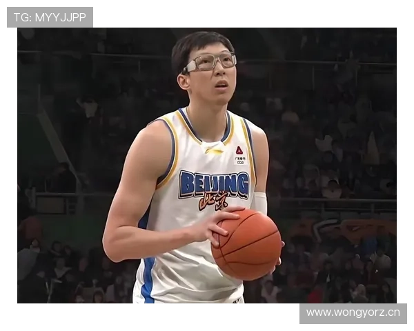 周琦家的冰箱里塞满蛋白粉，邻居以为他开健身房