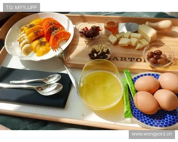 颜骏凌一天3瓶矿泉水配超奢华早餐，普通人早餐差太远了吧