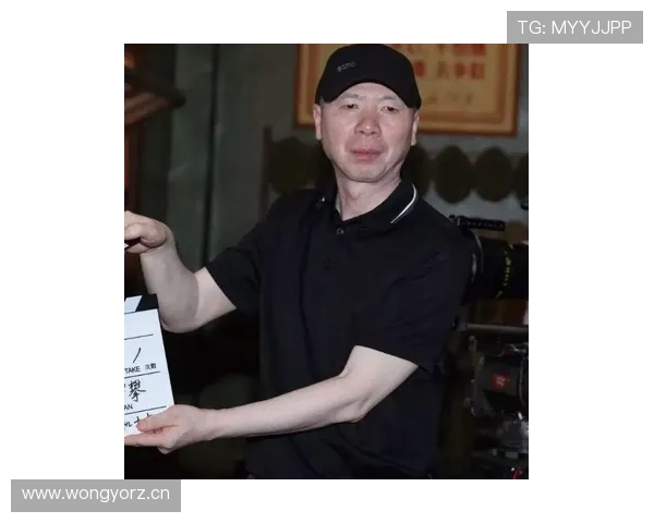 崔家溪训练日像隔壁大哥，朋友圈却全是豪宅名表，这反差真让人懵