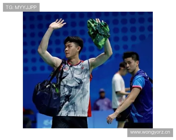 李梓嘉家里居然有个迷你健身房，这体能估计是天生的吧？