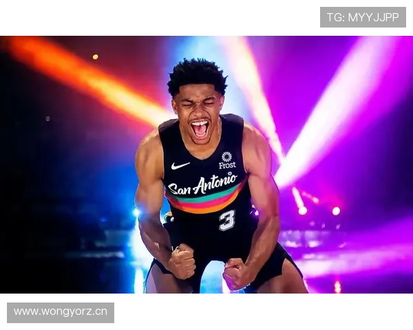 凯尔登·约翰逊突破显著提速，关键回合助力球队得分爆发